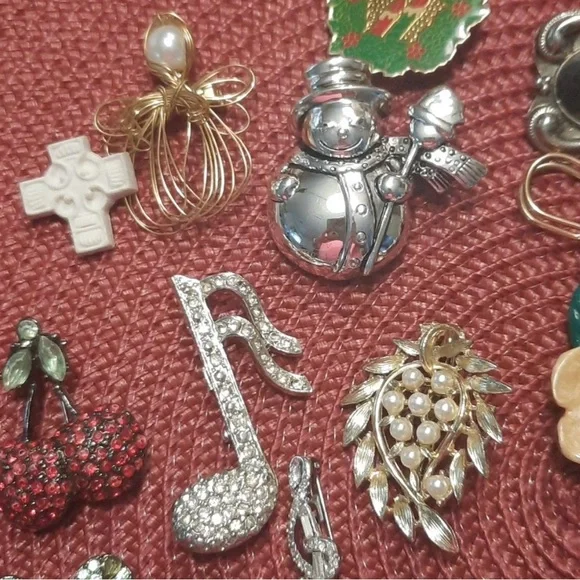 Elegant Gold and Silver Brooch’s - Picture 2 of 6